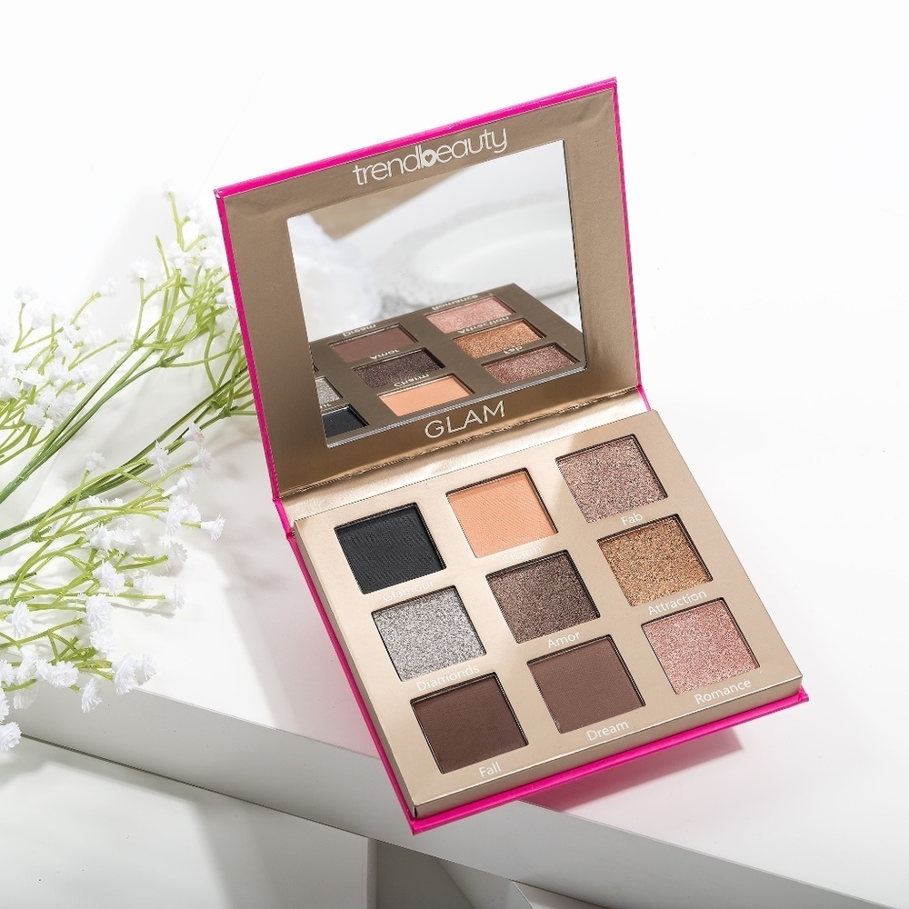 𝅺GLAM Boss Babe Shimmer/ Mattes 9 Eyeshadow Palette